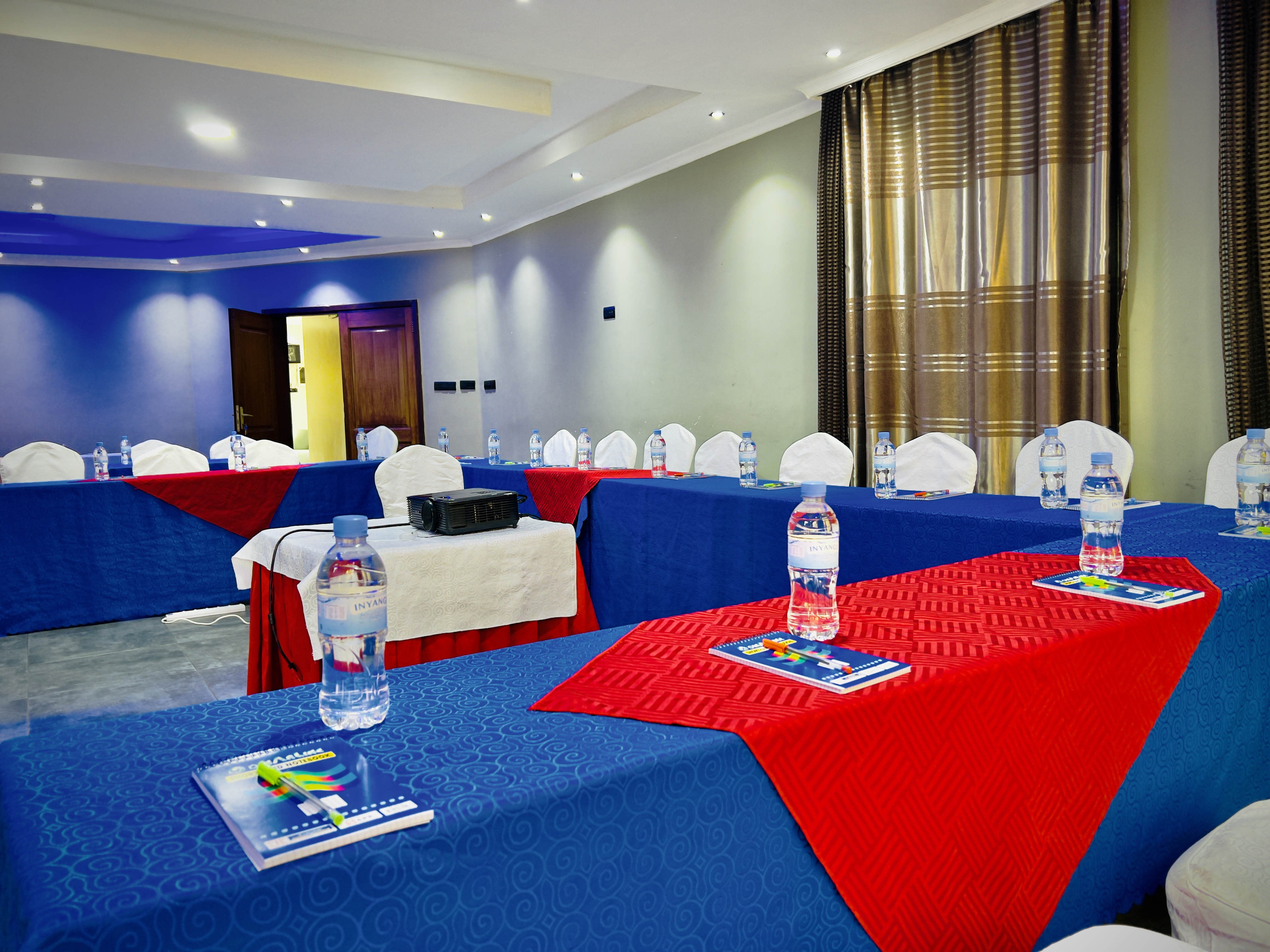 MEDIUM CONFERENCE HALL