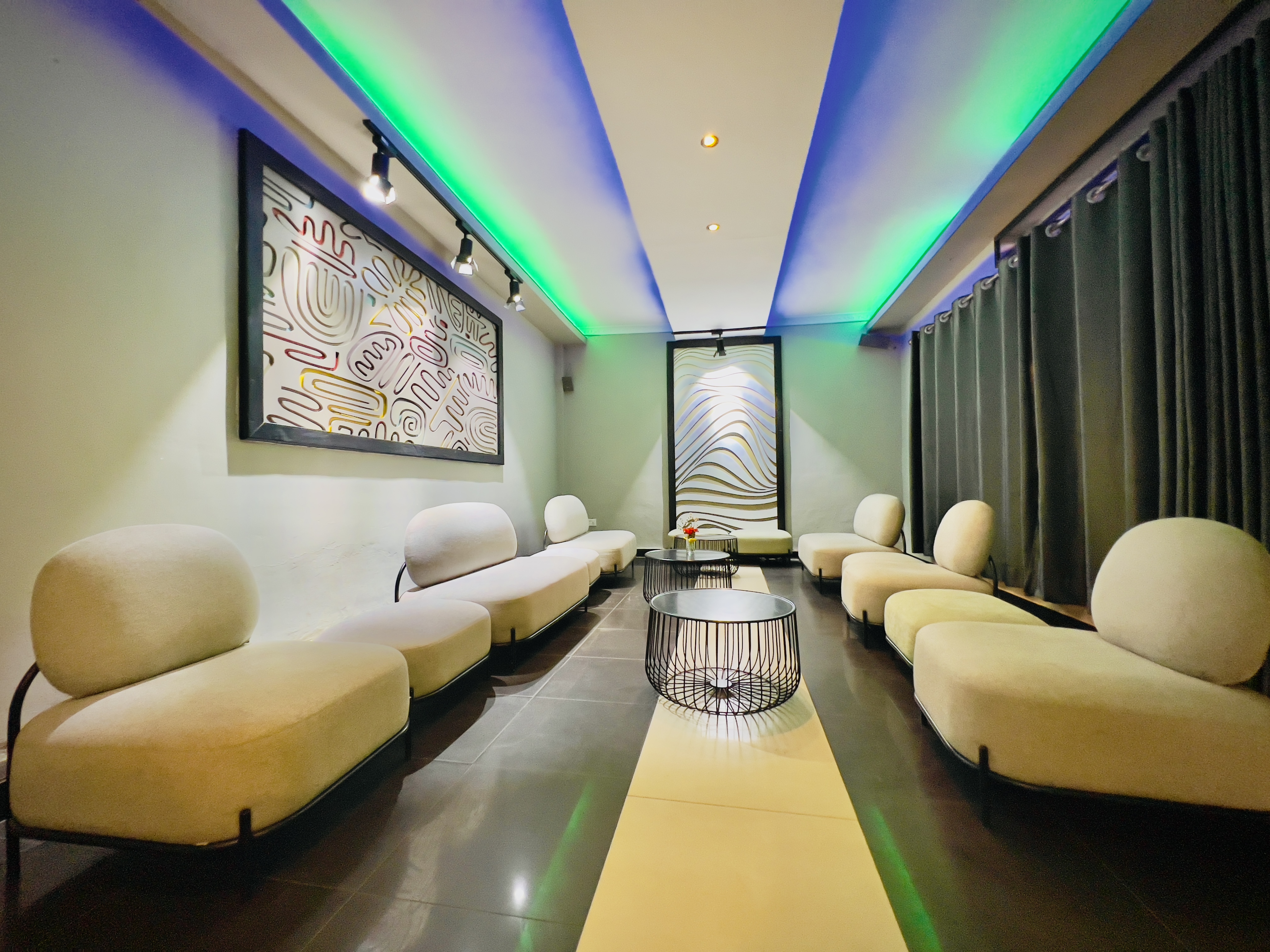 VIP LOUNGE